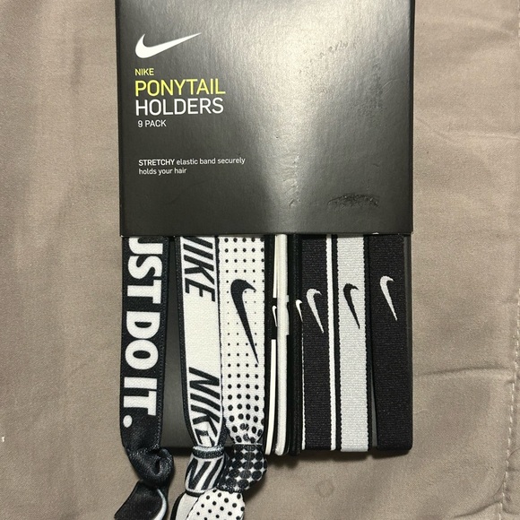 Nike Ponytails - Picture 1 of 2